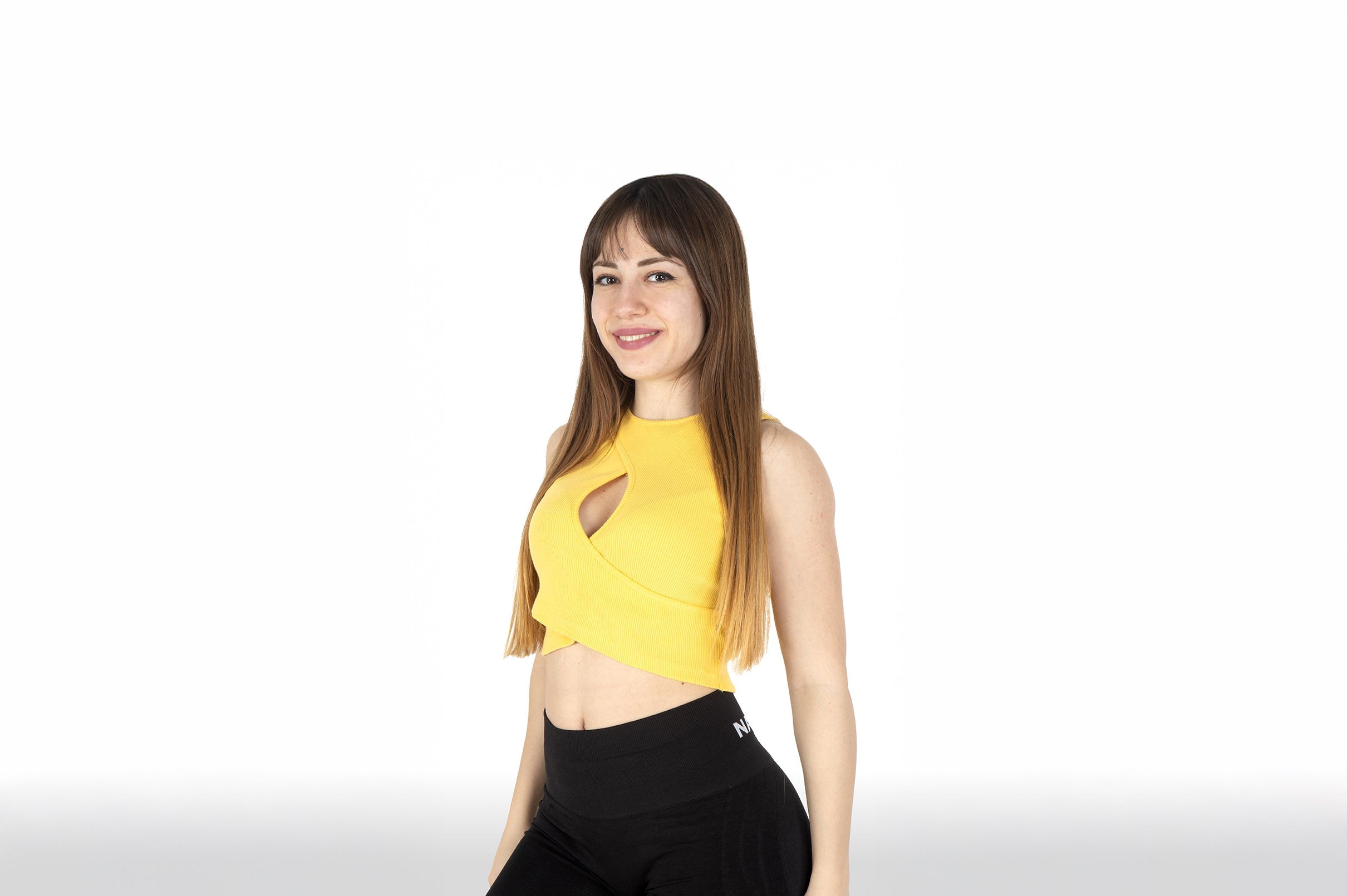 Crop Top ve Yüksek Bel Tayt Kombinleri ile Şık Görünüm