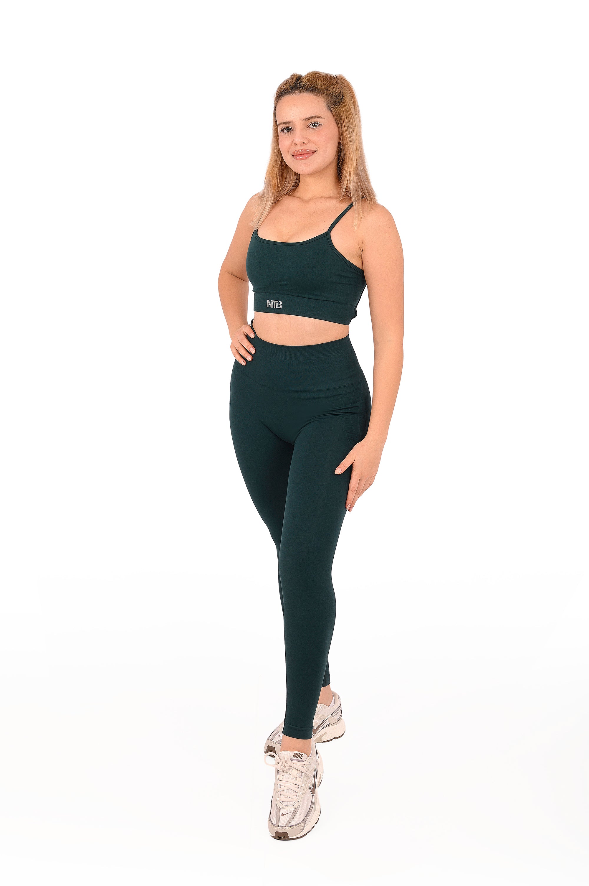 Yüksel Bel Dikişsiz ve Büzgülü Kalça Toparlayıcı Spor Tayt Orman Yeşili