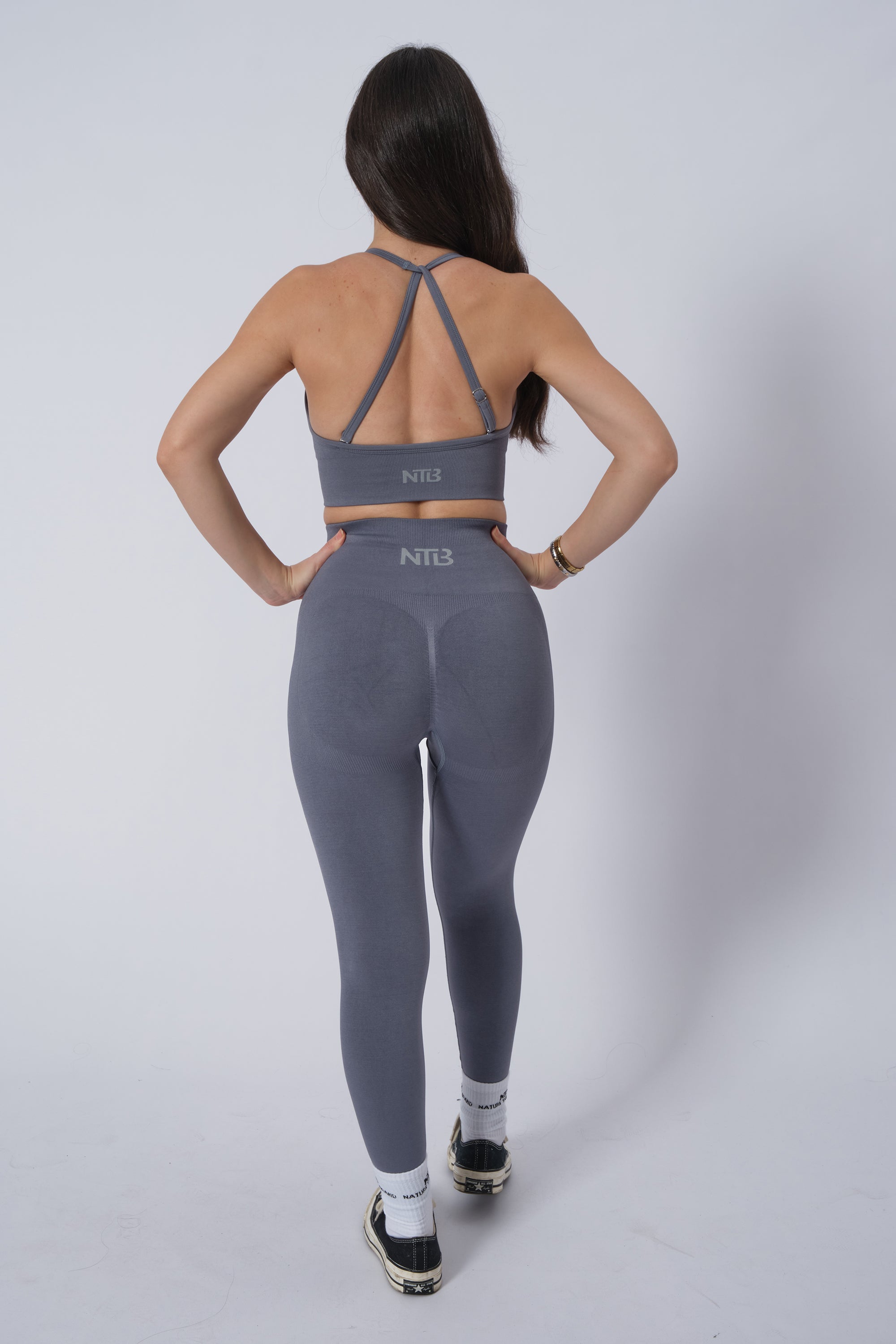 Yüksek Bel Kalça Toparlayıcı Dikişsiz Büzgülü Gri Spor Tayt