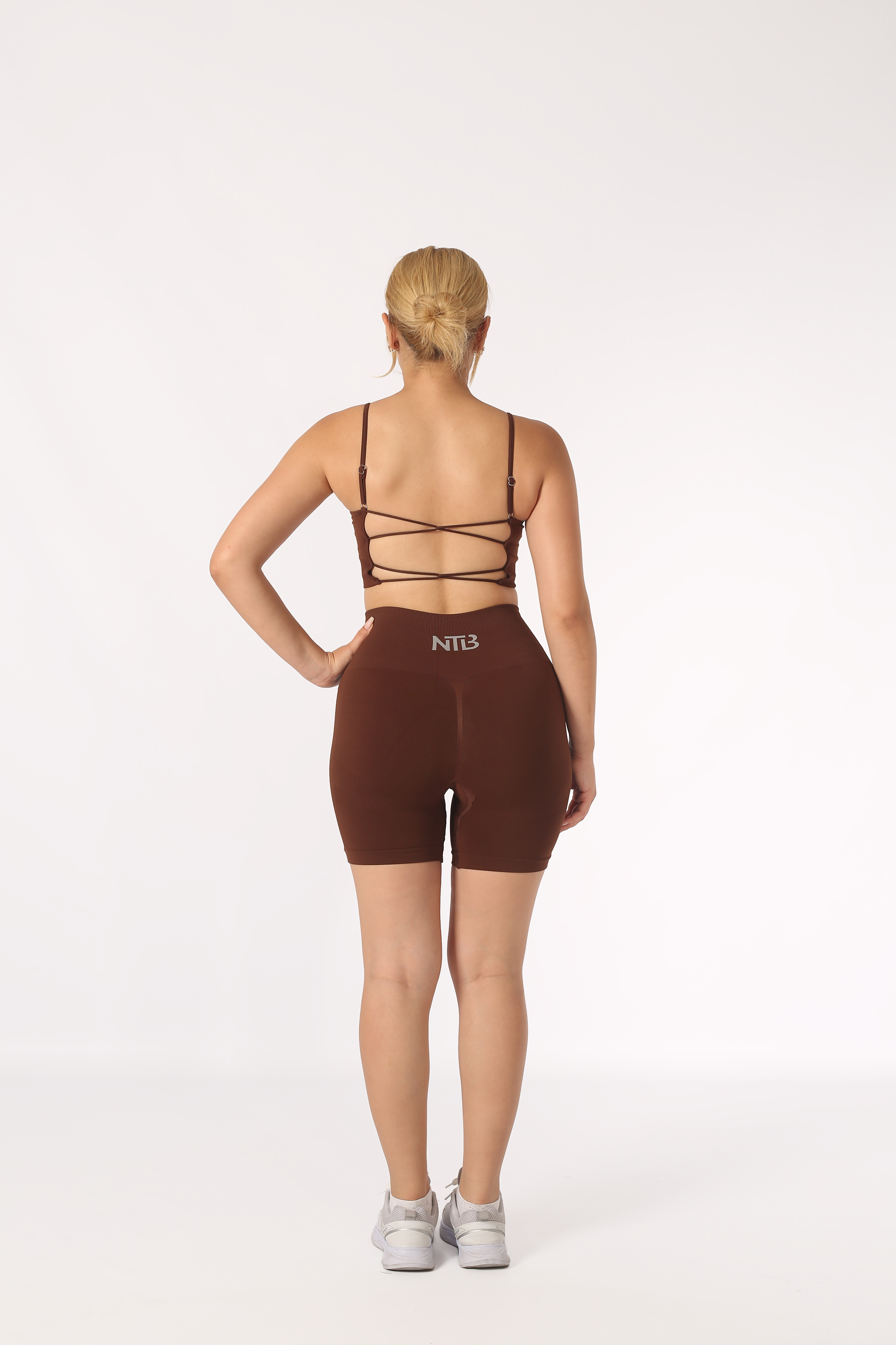 Yüksek Bel Büzgülü Push-Up Spor Şort Kahverengi