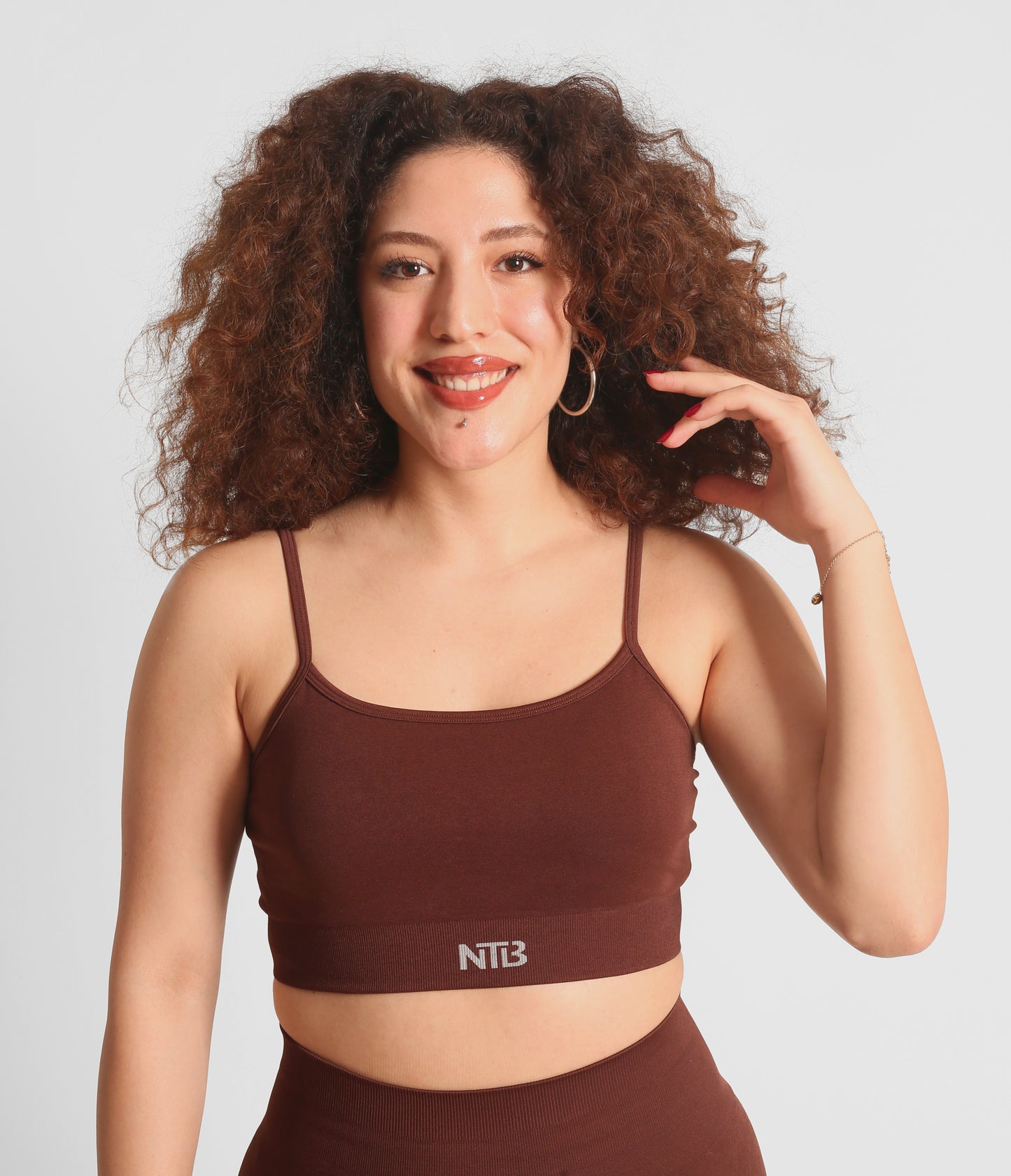 Çapraz İpli Sırt Dekolteli Dikişsiz Sporcu Sutyeni Kahverengi