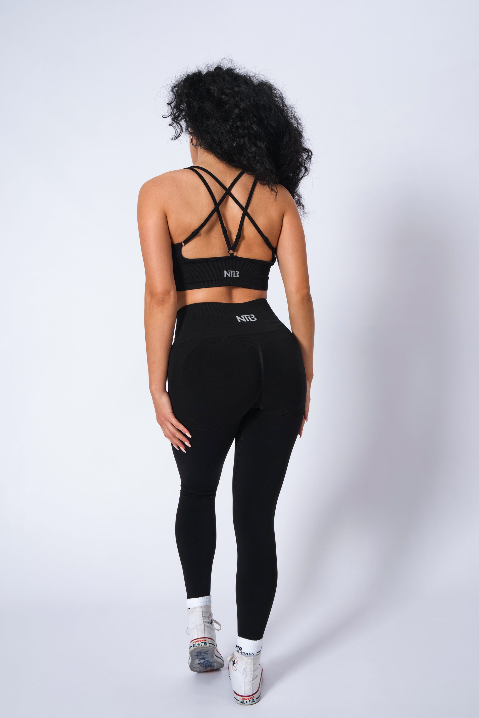 Yüksek Bel ve Kalça Toparlayıcı Büzgülü Kadın Spor Tayt Siyah