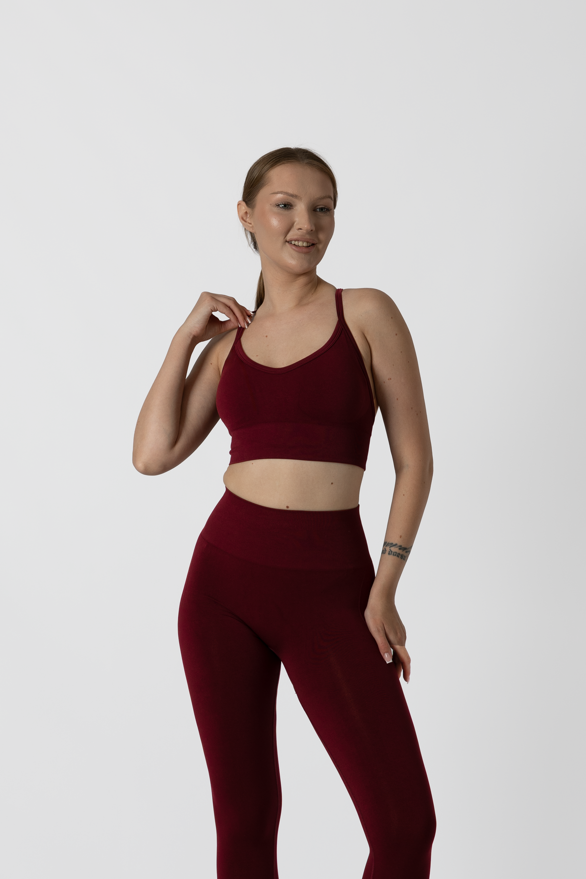 Sırt Dekolteli Sporcu Sutyeni Neckholder Bra Vişne Çürüğü