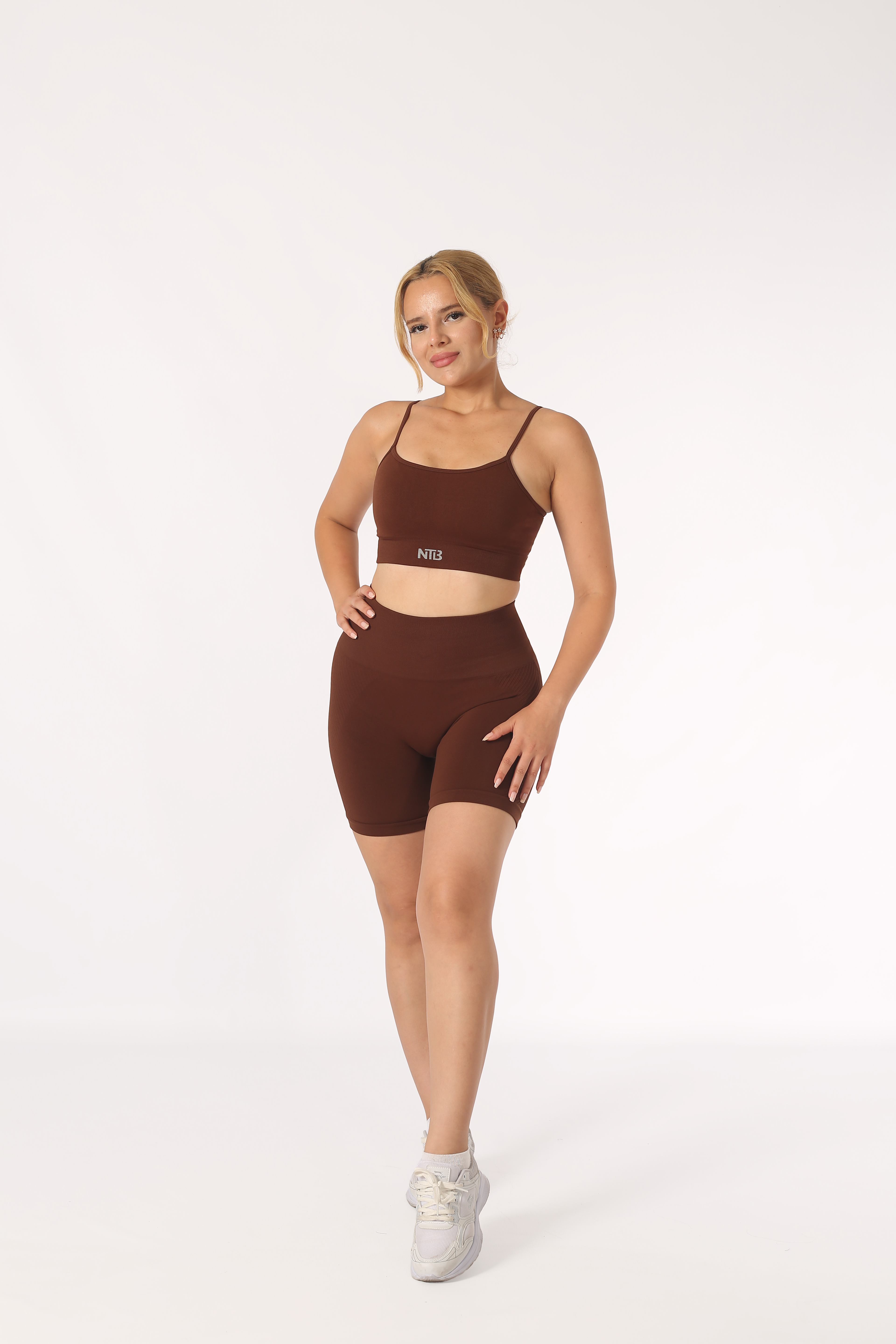 Yüksek Bel Büzgülü Push-Up Spor Şort Kahverengi