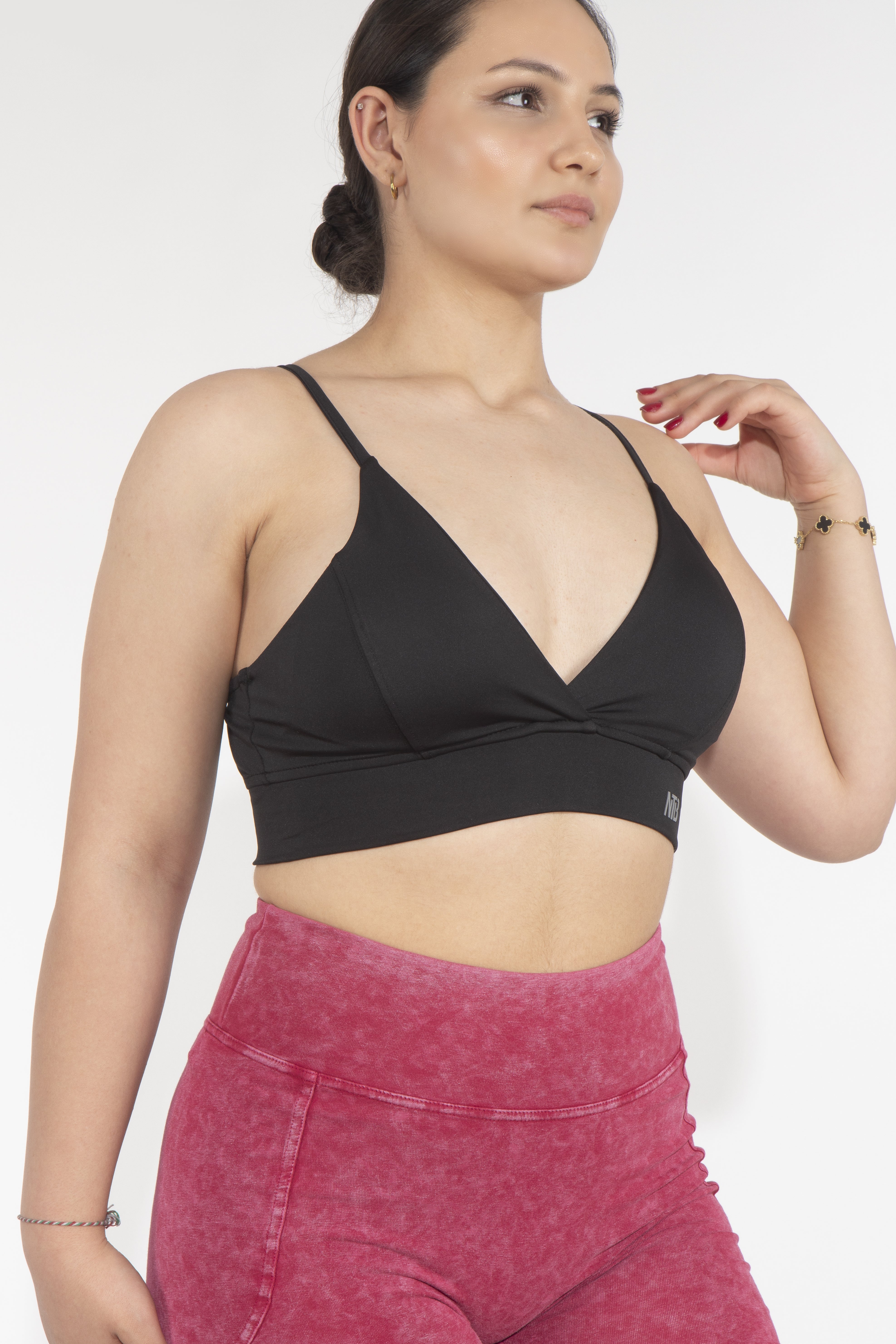 Dikişli Dekolteli Black Sporcu Bra