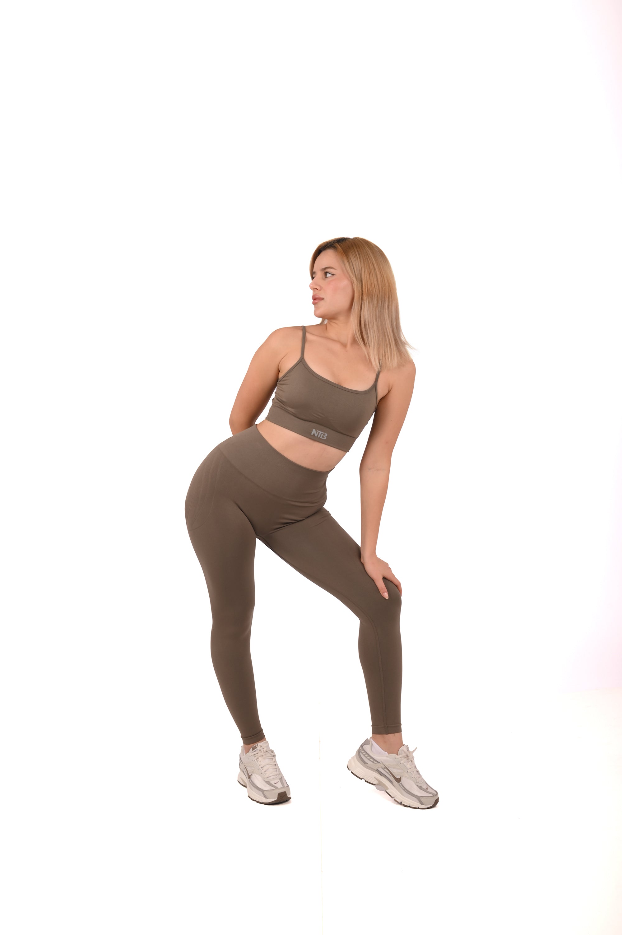 Yüksek Bel Dikişsiz ve Büzgülü Kalça Toparlayıcı Spor Tayt Vizon