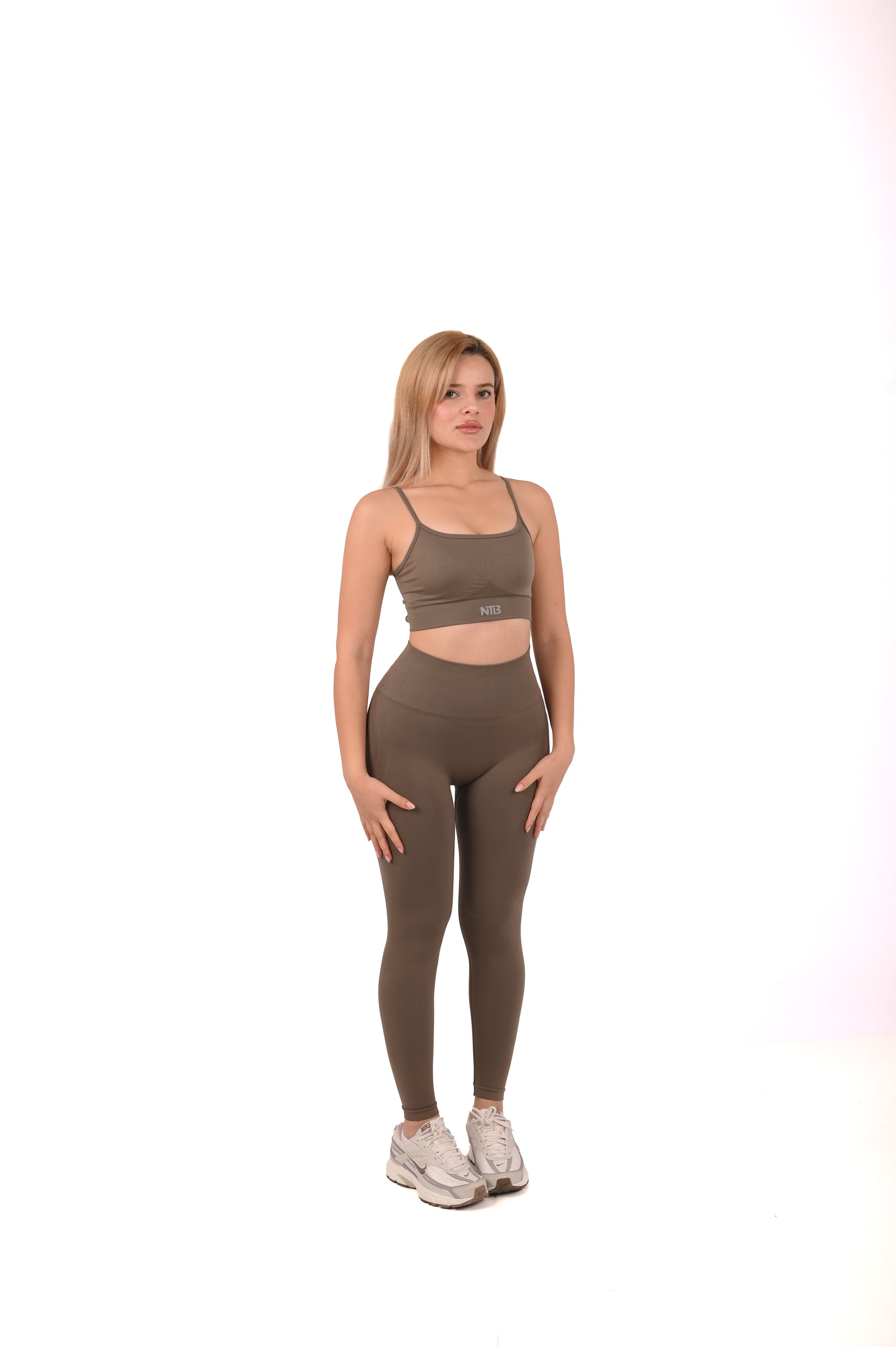 Yüksel Bel Dikişsiz ve Büzgülü Kalça Toparlayıcı Spor Tayt Vizon